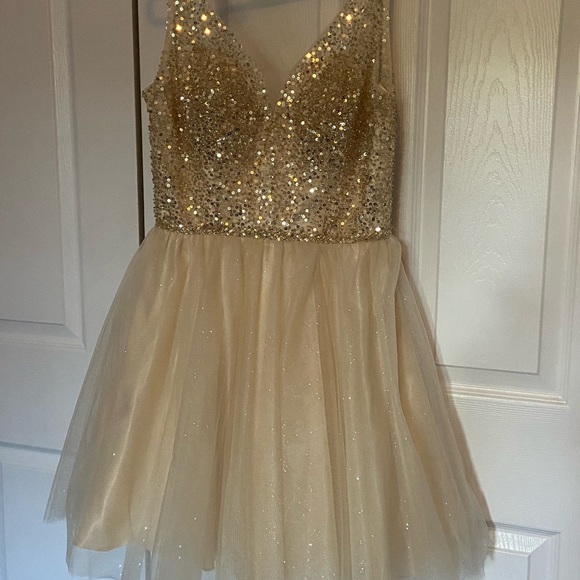 Dancing Queen size small grad/prom dress - Picture 3 of 11